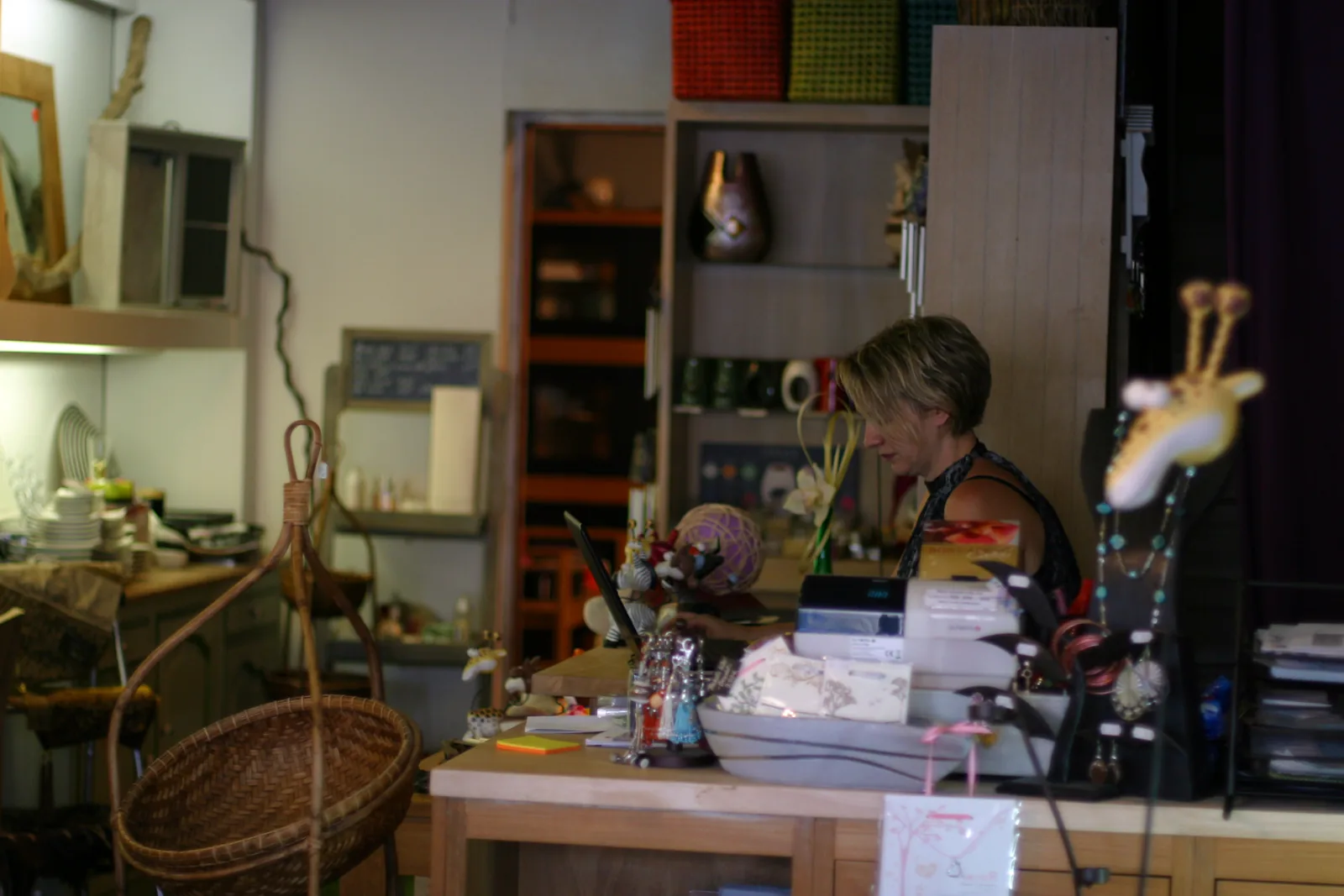 Isabelle dans le magasin IDEE&CO de Mauguio