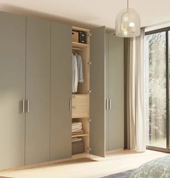 Dressing sur-mesure vert olive à portes battantes