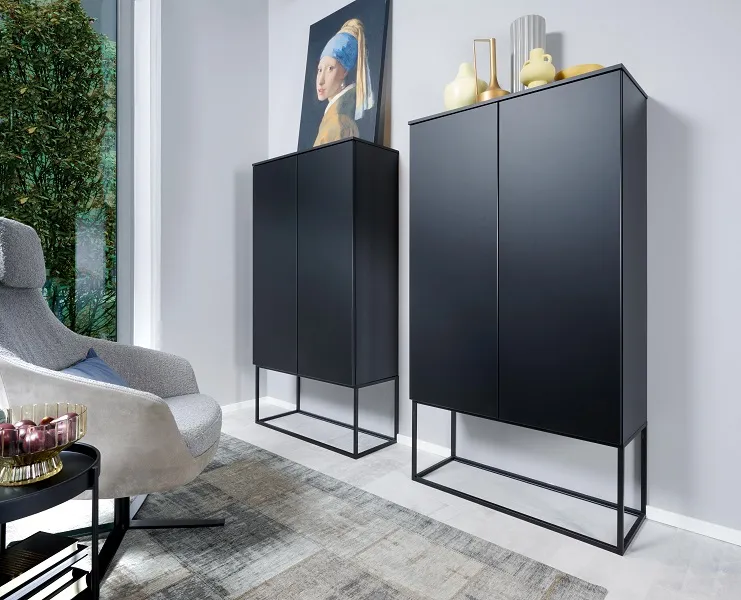 Très design ! Petits buffets sur-mesures laqués en Fenix noir mat anti-trace avec pieds métal