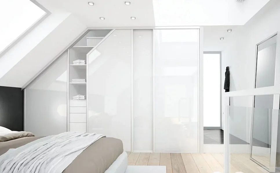Portes de placard coulissantes sur-mesure spécial pièces mansardées