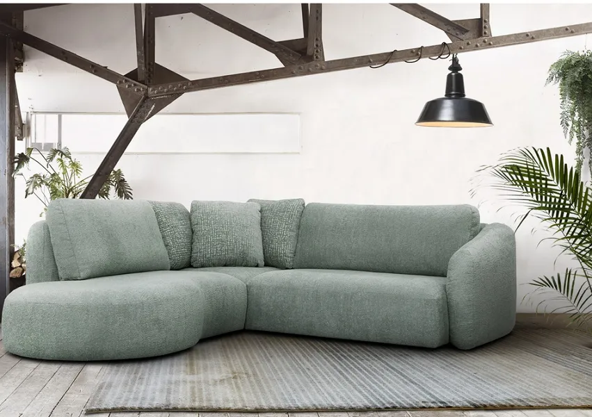 Canapé vert d'eau avec méridienne arrondie et une belle profondeur d'assise (disponible dans d'autres configurations, tissus et coloris)