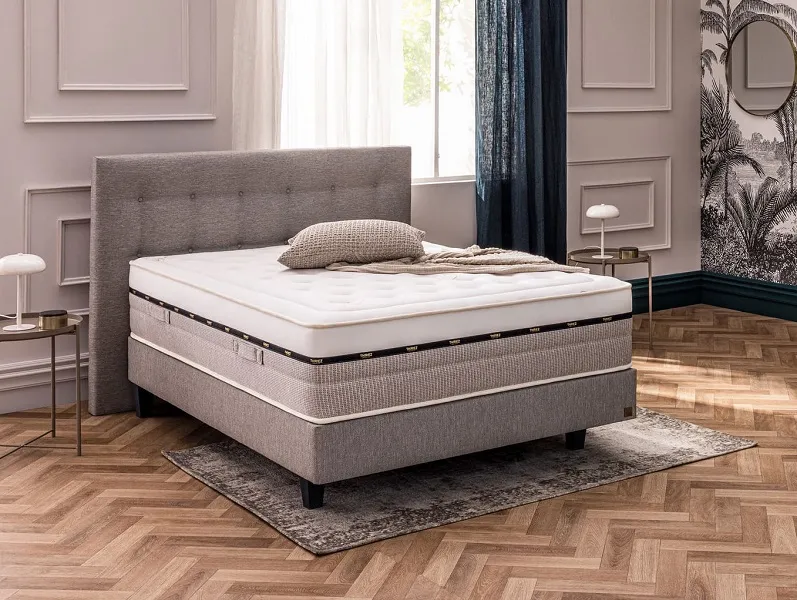 Matelas JEANNE ép. 31cm, Accueil moelleux/Soutien ferme, double suspension de 2481 ressorts carénés acier et latex microperforé, 7 zones