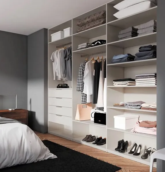 Dressing crème sur-mesure ouvert sur chambre parentale
