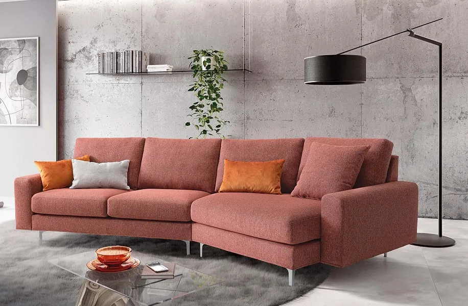 Canapé avec angle ouvert couleur terracota avec coussins orange et gris (disponibles dans d'autres configurations, tissus et cuirs)