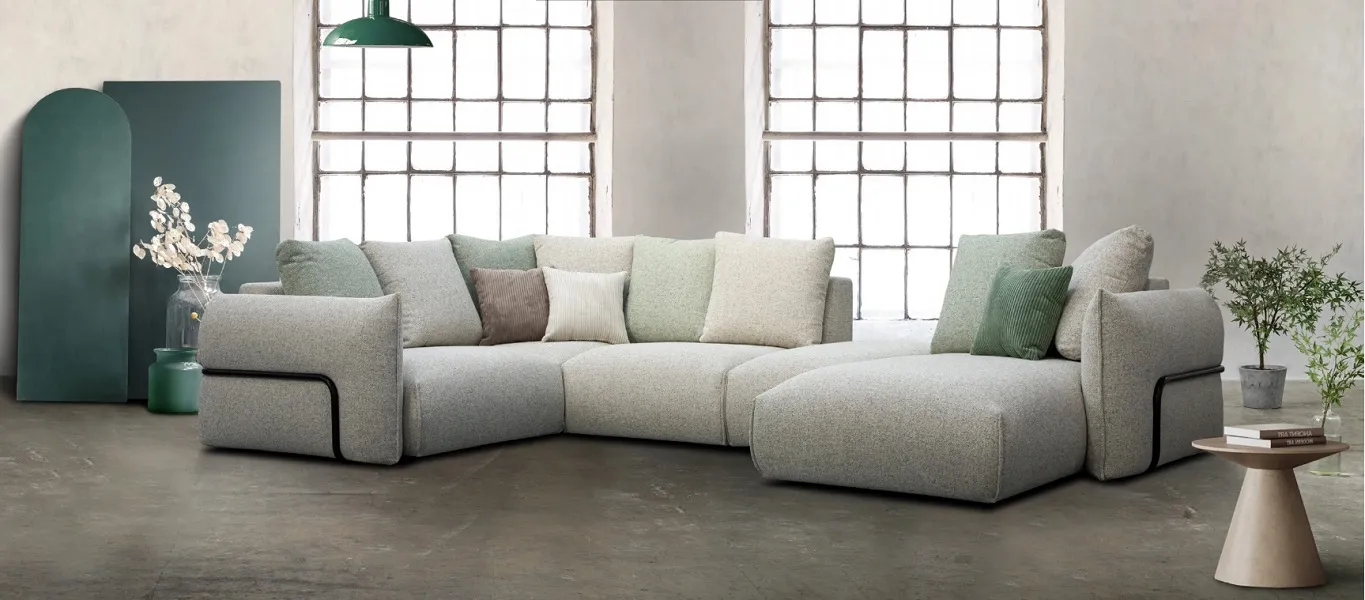 Canapé modulable ultra cocooning avec tous ses coussins et ses assises profondes (disponibles dans d'autres configurations, tissus et coloris)