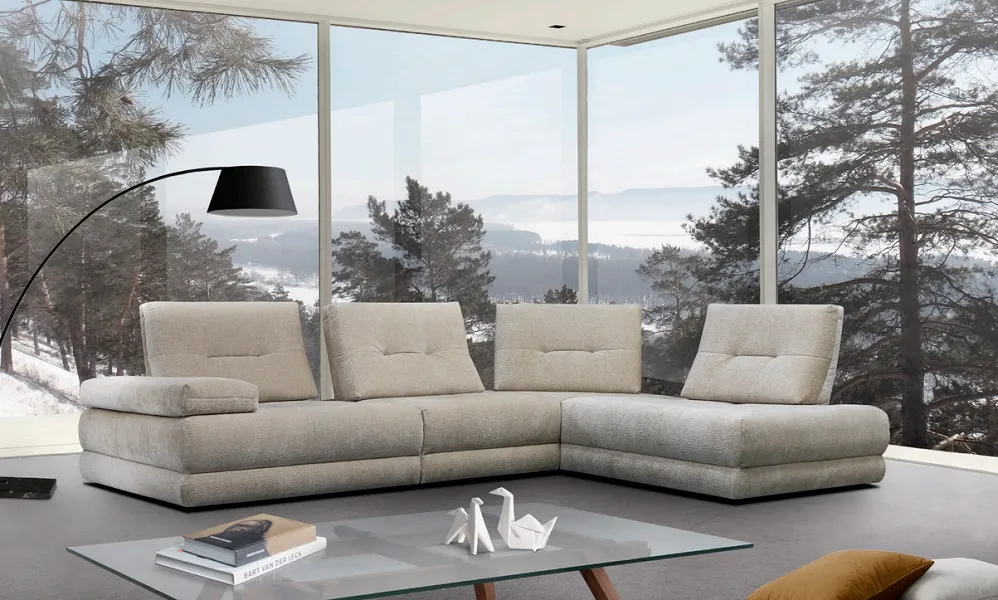 Canapé blanc écru, dossiers reculants pour une double profondeur d'assise et un confort maximum (dispo. dans d'autres configurations, tissus et coloris)